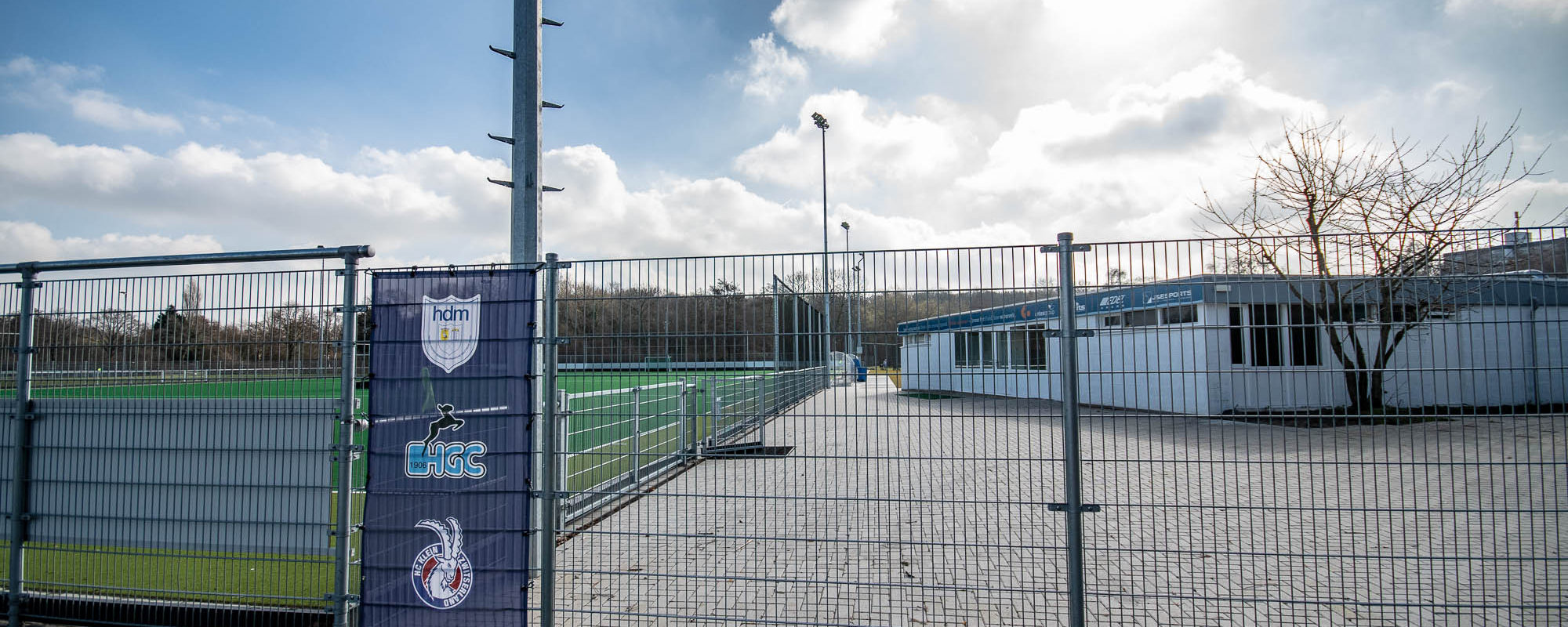 Veld en clubhuis geheel in gebruik